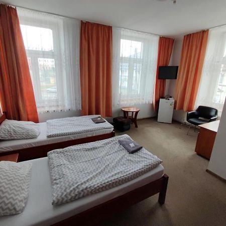 Hotel Stary Ratusz Kostomloty Exterior foto